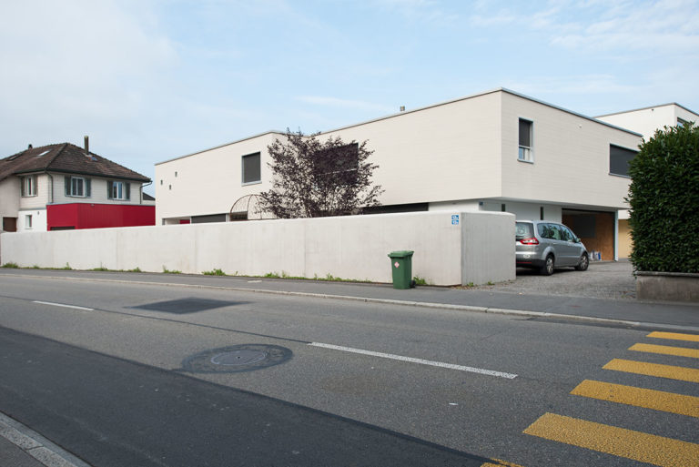 Neubau Einfamilienhaus mit Sichtschutzmauer